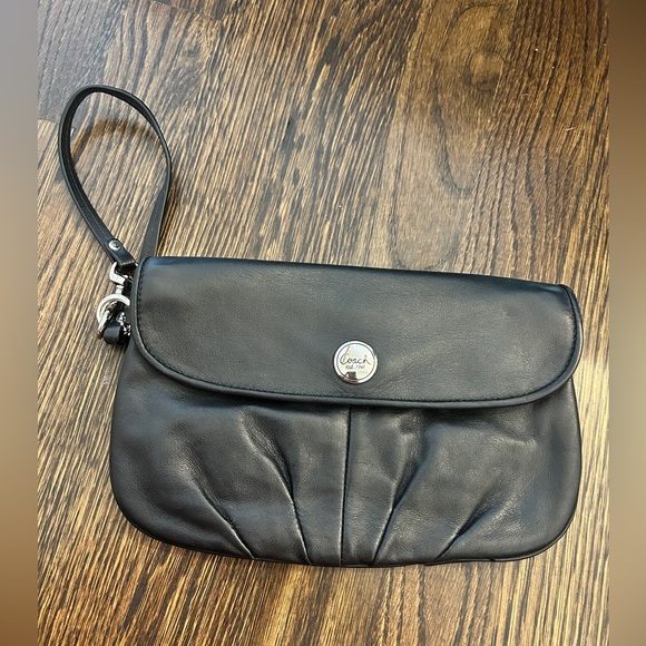 Coach black leather wristlet/clutch with chrome finishes - Picture 8 of 8